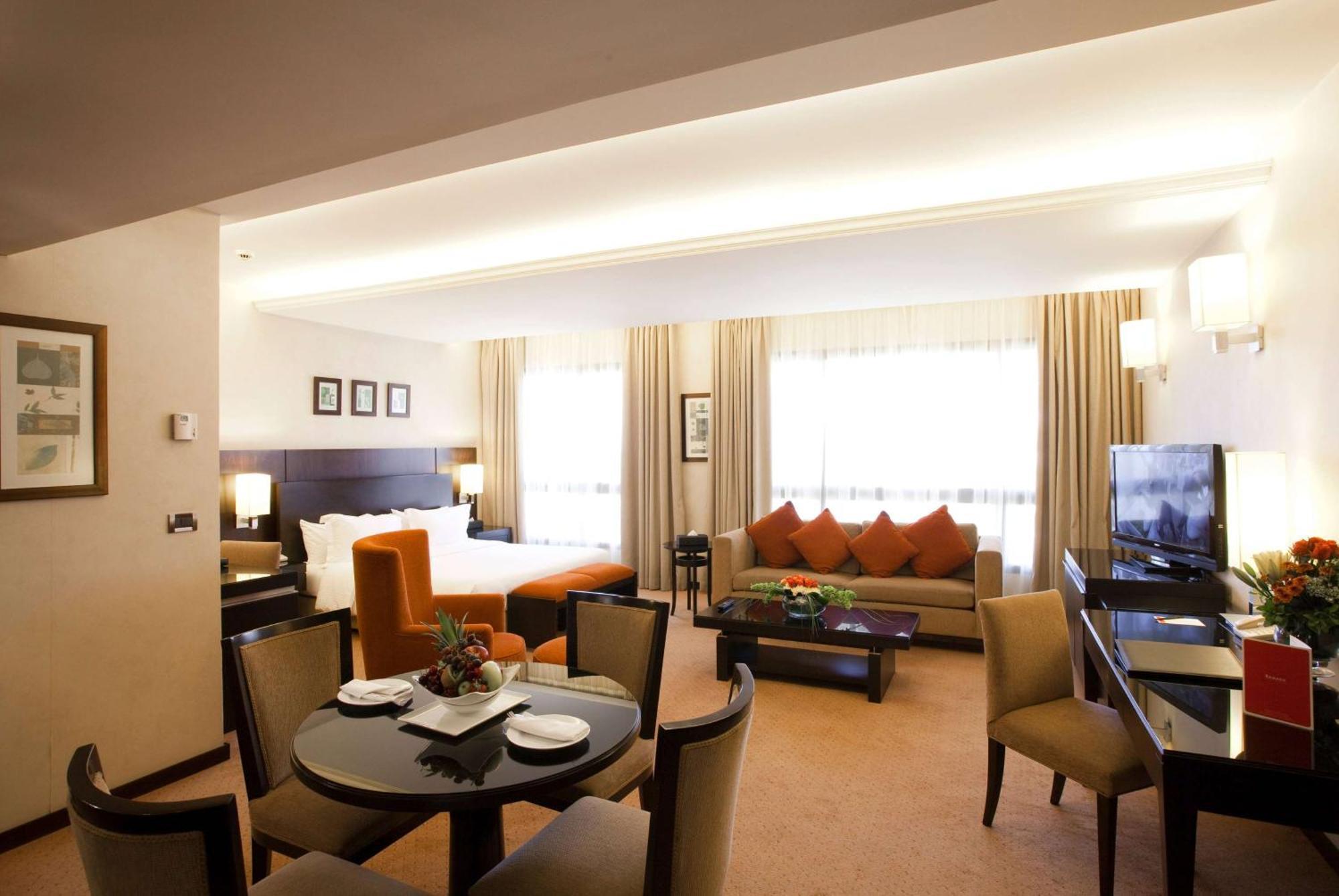 Отель Ramada Plaza By Wyndham Beirut Raouche Экстерьер фото