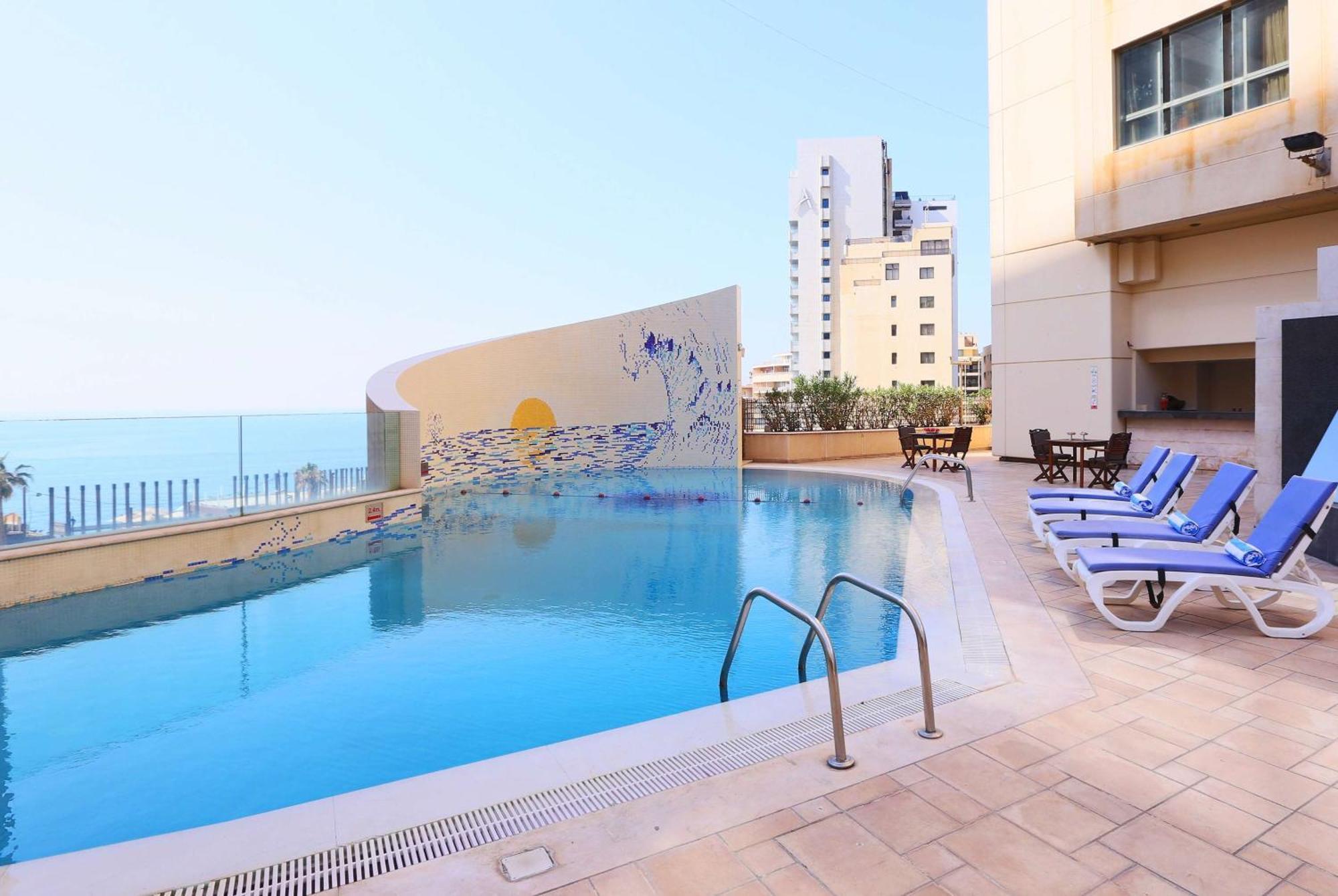 Отель Ramada Plaza By Wyndham Beirut Raouche Экстерьер фото