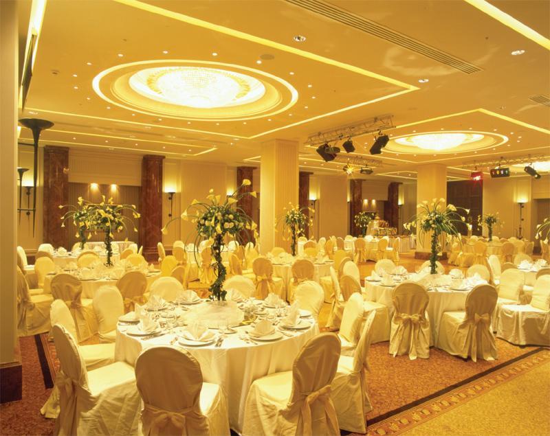 Отель Ramada Plaza By Wyndham Beirut Raouche Экстерьер фото